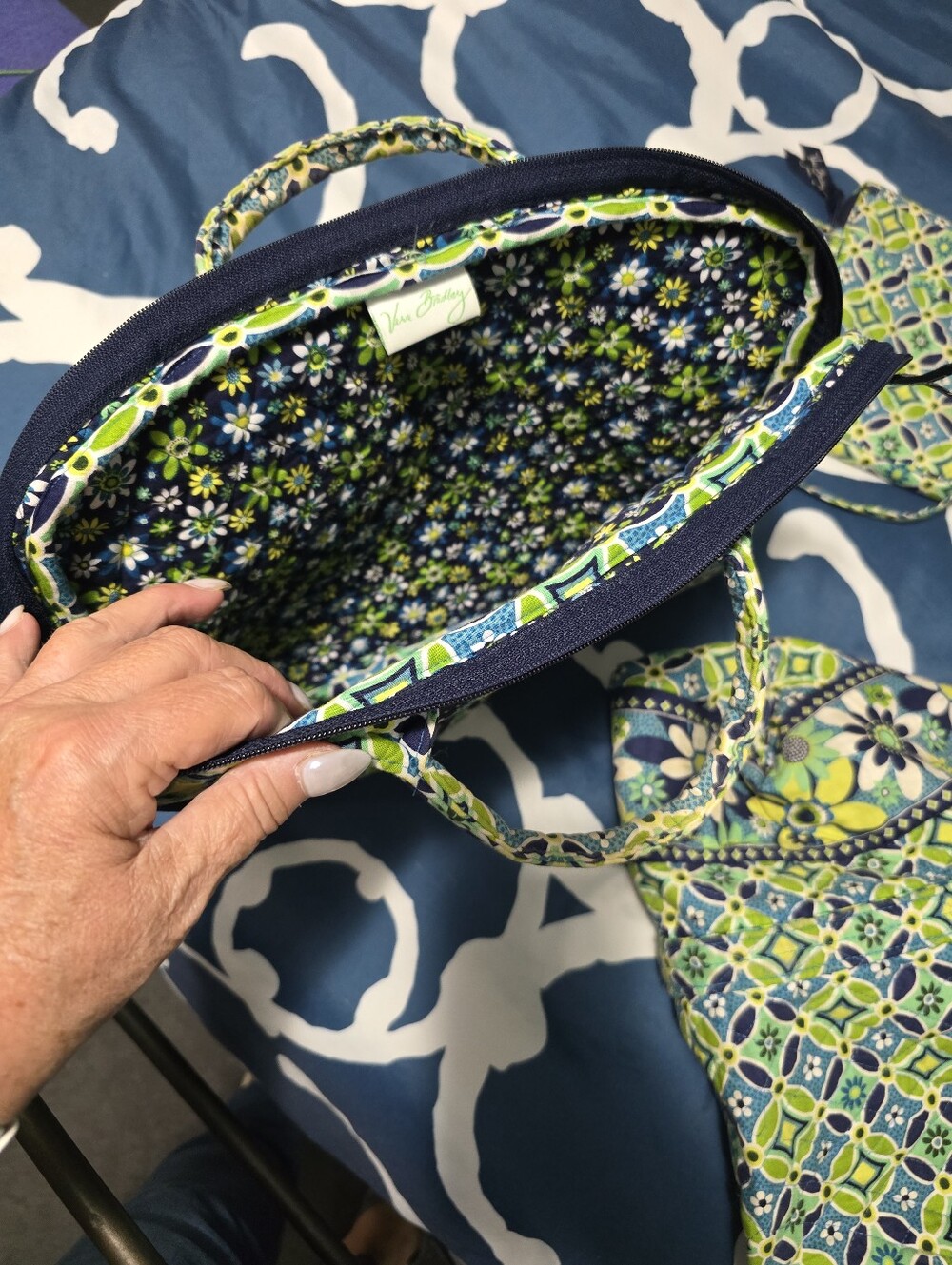 Vera Bradley 3-Piece Travel & Campus Bundle – Retired "Daisy Daisy" Pattern 🌼✨ - Picture 9 of 10